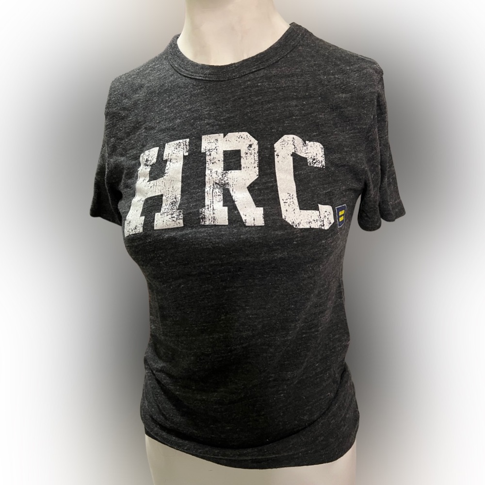 🌸5 for $25🌸 Human Rights Campaign V-neck